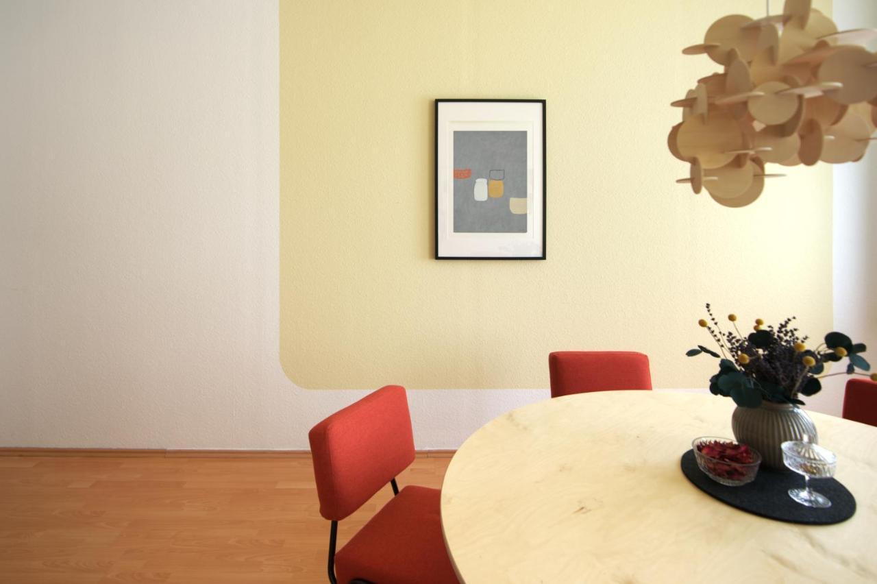 Vonbehling Boutique Apartment Mit 65Zoll Tv Und Designerstuecken Хале Екстериор снимка