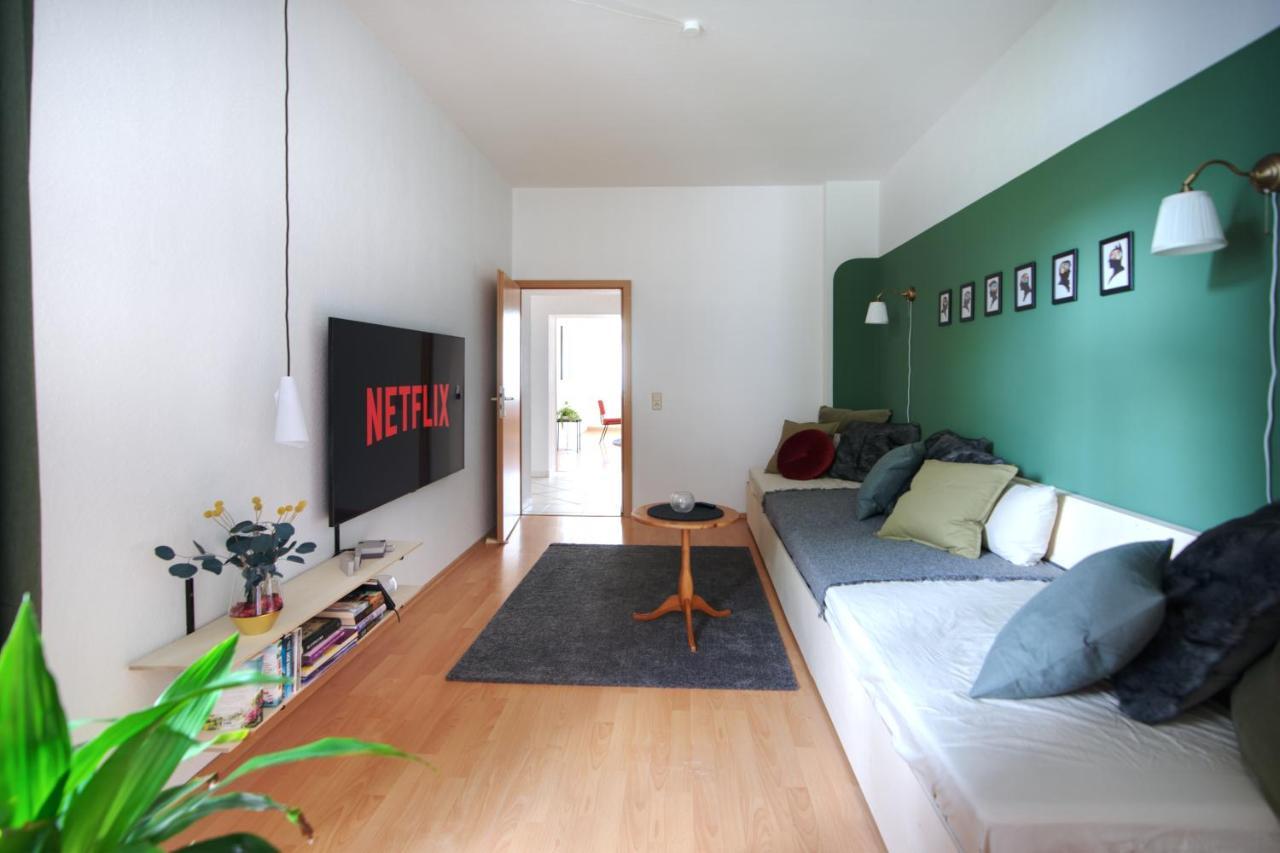 Vonbehling Boutique Apartment Mit 65Zoll Tv Und Designerstuecken Хале Екстериор снимка