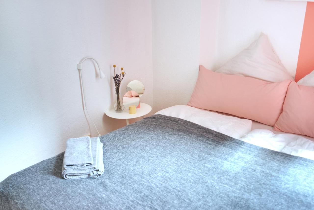 Vonbehling Boutique Apartment Mit 65Zoll Tv Und Designerstuecken Хале Екстериор снимка