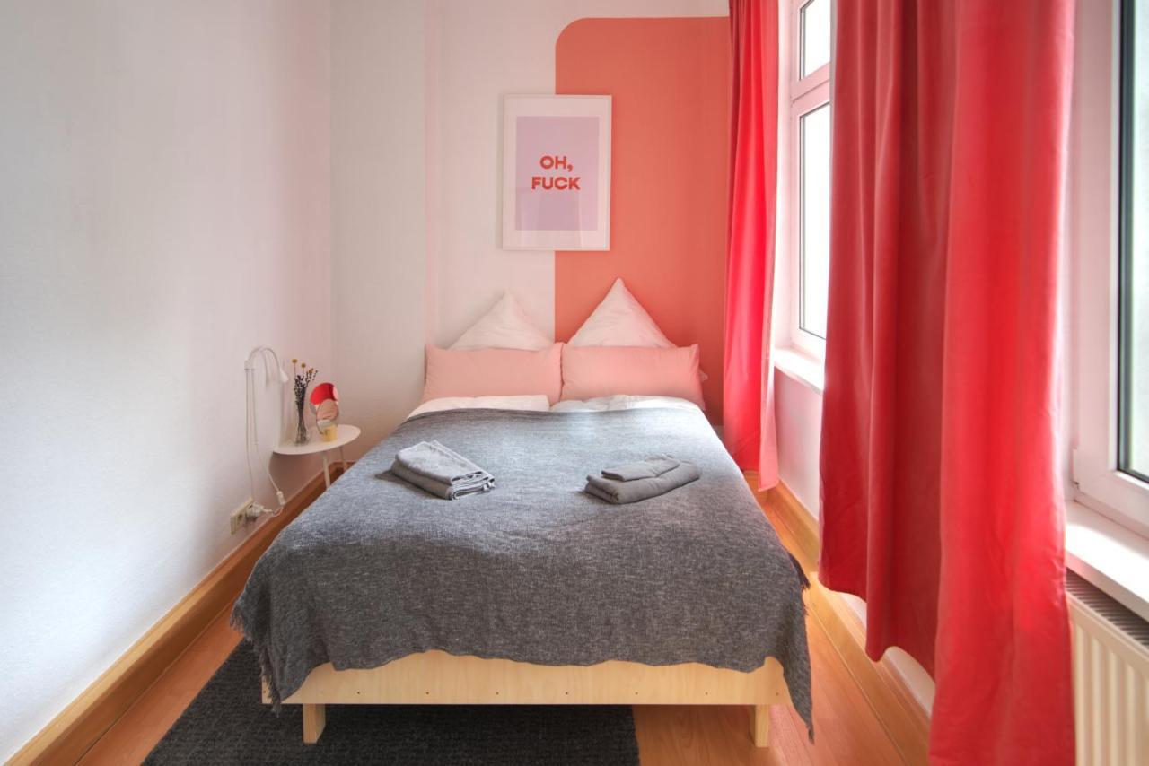 Vonbehling Boutique Apartment Mit 65Zoll Tv Und Designerstuecken Хале Екстериор снимка
