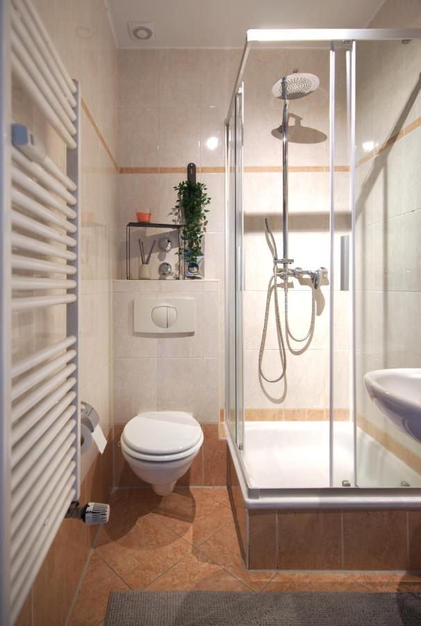 Vonbehling Boutique Apartment Mit 65Zoll Tv Und Designerstuecken Хале Екстериор снимка